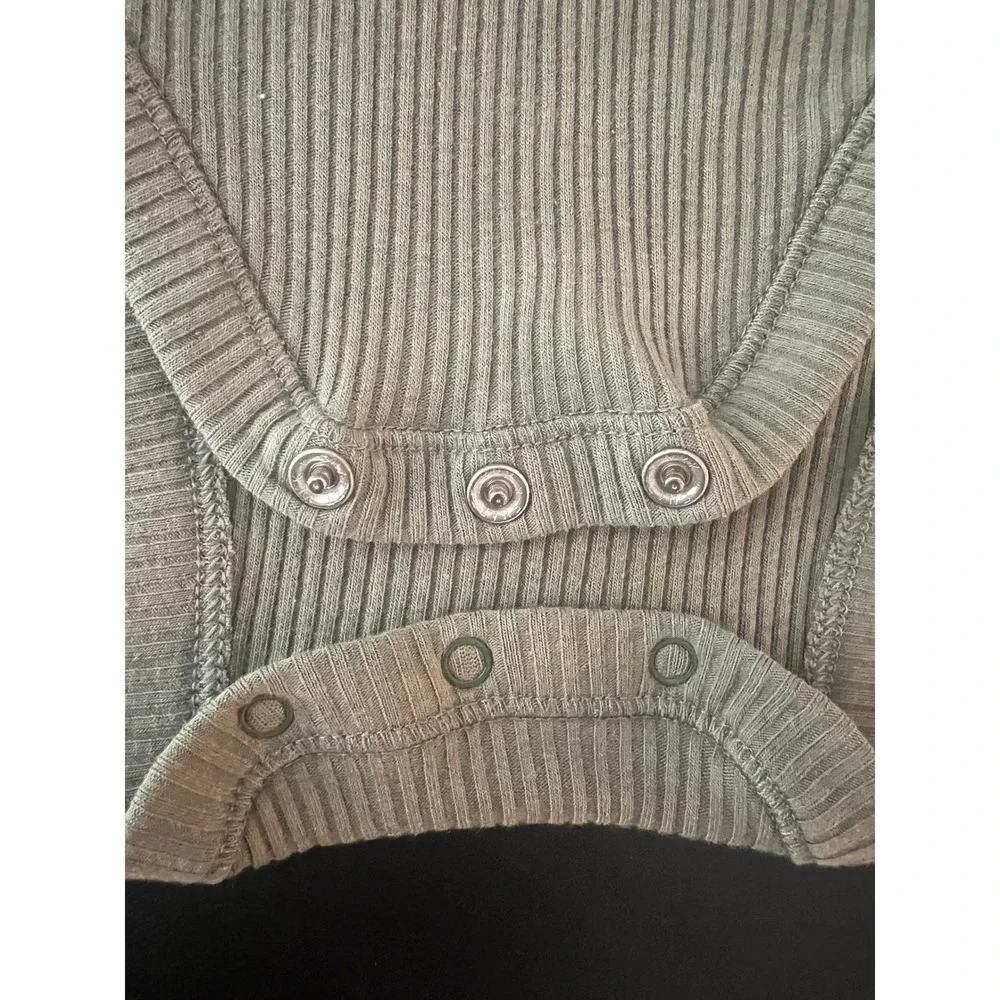 Old Navy Ribbed Short Sleeve Bodysuit Sage Green 6-12M Baby Onesie (0958)